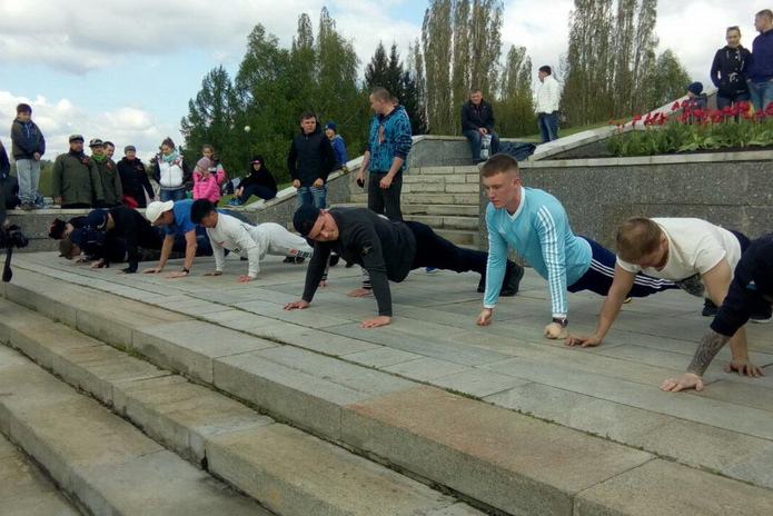 Отжимались до победного (+фото)